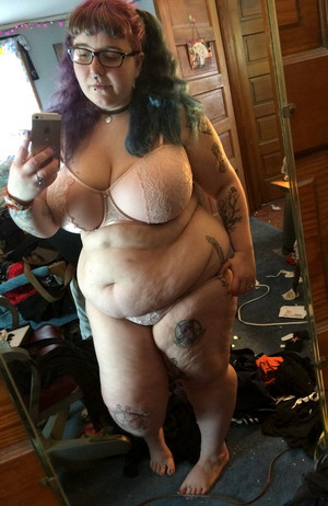 Amateur nude shots and selfies from sexy