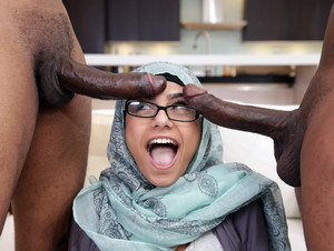 İki siyah penis genç Mia Khalifa, Arap